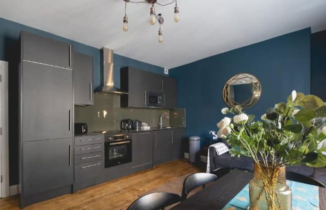 Designer Retreat 5 Location Balcony Parking - Photo 5