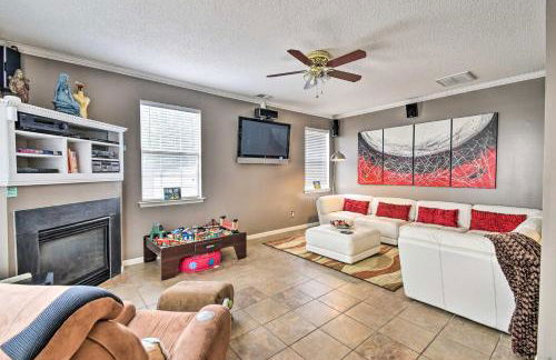 Hampton Home with Fireplace and Close to Beaches! - Foto 1