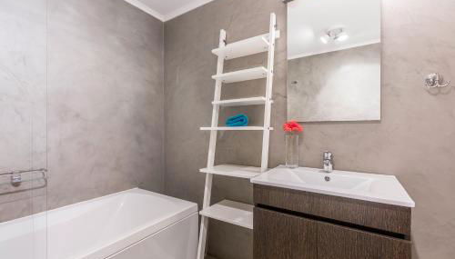 Pátio da Rainha A by NOOK - Photo 3, Shower