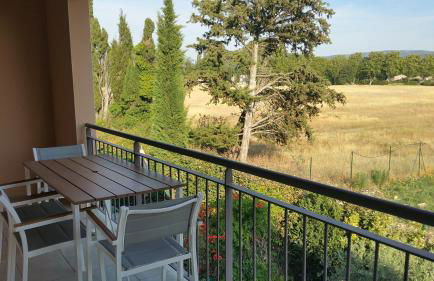 Apt 50m2 avec Balcon tout équipé proche d'Avignon - Foto 1