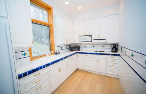 Crystal Lake Hillside with Private Sandy Beach - Foto 34