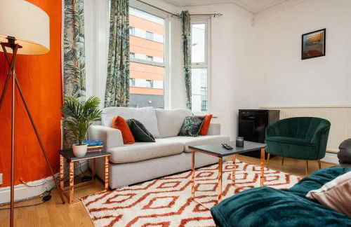 Stunning 5 bedroom home Wirral Birkenhead Sleeps 9- Free Parking-5G Internet - Foto 24