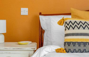 Cheerful Stays: 4 Bedroom Cottage in Arrochar - Foto 6