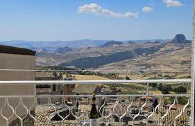 Modern Hillside Retreat with Panoramic Views - Foto 14