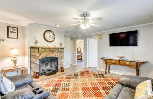 12 Mi to Hot Springs! Home with Pet-Friendly Yard - Foto 1