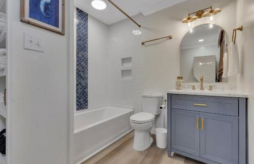 Beachy 3BD Bungalow One Block from Scenic Walkway - Foto 16