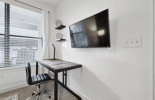 Chic and Stylish 2B near Legacy West Wi-Fi Fitness Pool 2260 - Foto 15