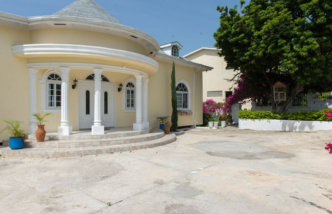 The Royal Kensington Villa - Photo 37