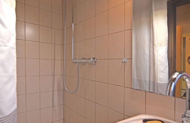 Furnished Bungalow With Peaceful Neighbourhood - Photo 17