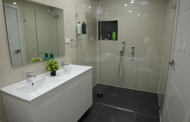 Newly Built and Spacious Home - Foto 13