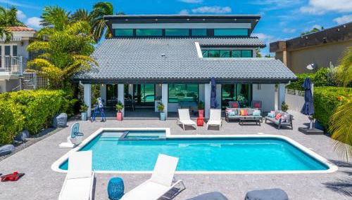 Best Bayfront View Villa with Heated Pool - Foto 2, sunbed