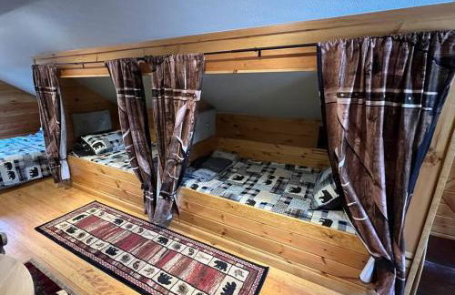 Cubs Den - Hot Tub- Walk to Lake- Fire Pit - Kayaks - Foto 29