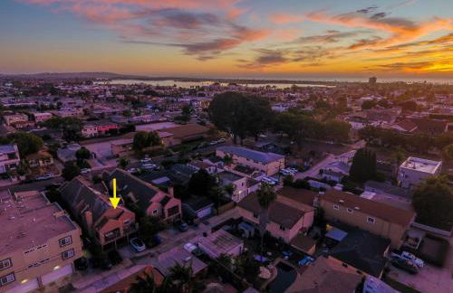 Stylish PB Townhome, Walk to Bay, and Balcony - Foto 6