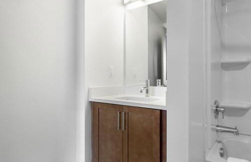 Landing Beautiful 1BD Pool Gym - Foto 55