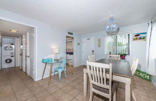 Lovely 2 Bedroom Beachfront Condo - Foto 9