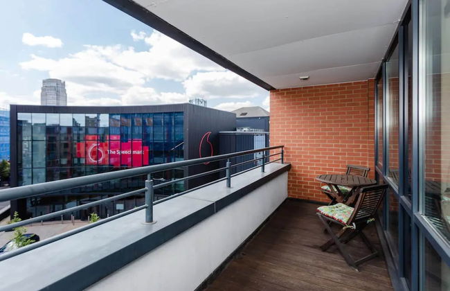 Vivid Apartment in Central London - Photo 15