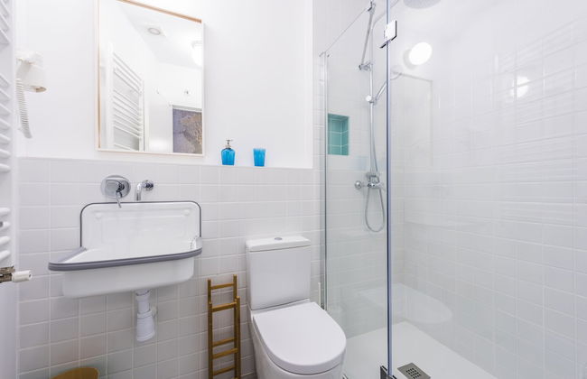 Be Mate Gran Vía Suites - Photo 76