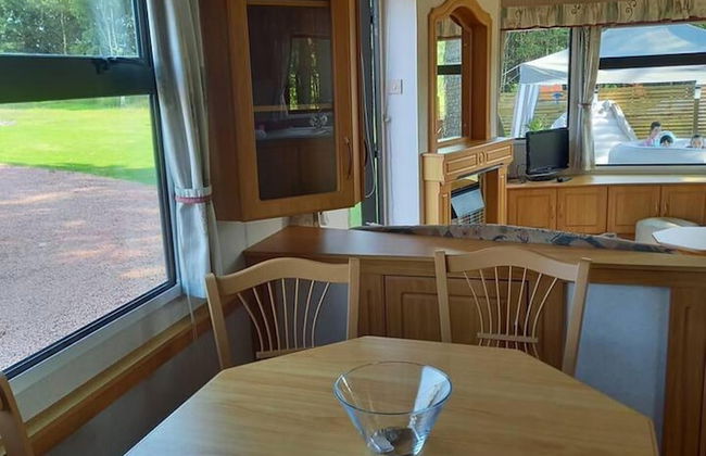 Lovely Semi-rural Caravan & Hot Tub - Sleeps Fam 6 - Photo 18