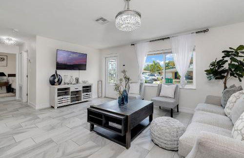 Luxury modern home Heated pool best Location - Photo 11