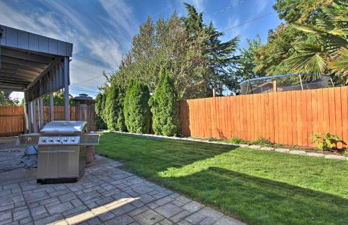 Hot Tub and Theater Room Tropical Springfield Home - Foto 31