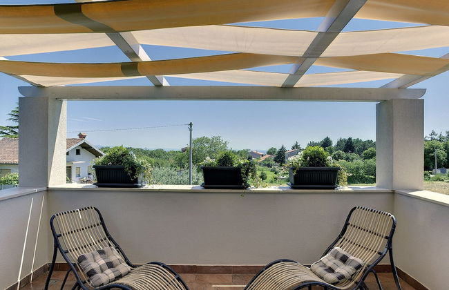 Superb Modern Villa With Pool, Large Fenced Yard Near the Beach - Foto 33