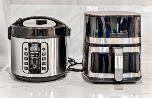 Spacious 6BR Stay with Parking and Near DTLA - Foto 48