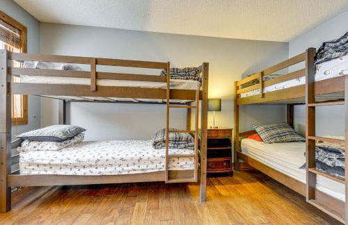 Less Than 1 Mi to Mt Snow Charming Condo with Fireplace - Photo 9