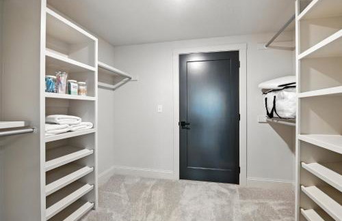 Brand New Cool Comfy Lawrence Retreat Duplex - Photo 23