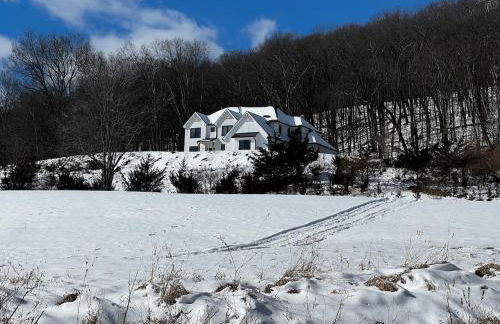 New Farmhouse, King Beds, Game Room, Hot Tub & View! - Foto 34