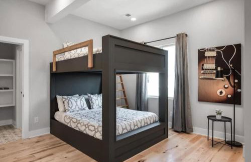 Near Honky Tonks - Rooftop Hot Tub - Skyline Views - Foto 17