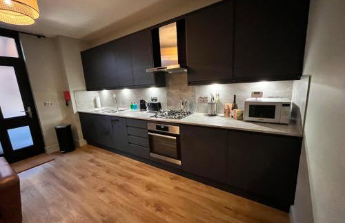 Beach Retreat, Stylish 1-Bed in Canford Cliffs - Photo 7