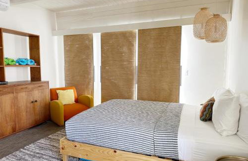 Retro Rendezvous Pool and Spa MidCentury Modern Home - Foto 40