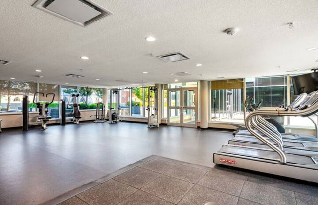 Modern DT Condo Balcony Parking Gym Hot Tub - Foto 55