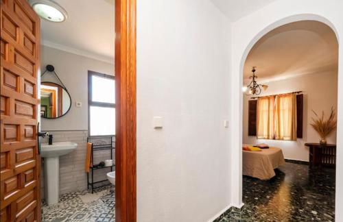 Preciosa villa con gran piscina y fabulosas vistas - Photo 11