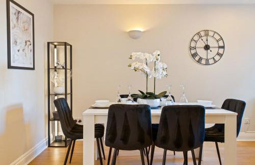 The Tudor Escape - 3 Bedroom House in Canterbury City Centre with Parking - Foto 2