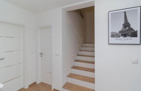 Gorgeous Home In Smokovic - Photo 25