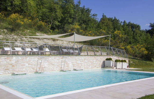 Chic Villa in Acqualagna with Hot Tub in Pool & Private Garden - Foto 23