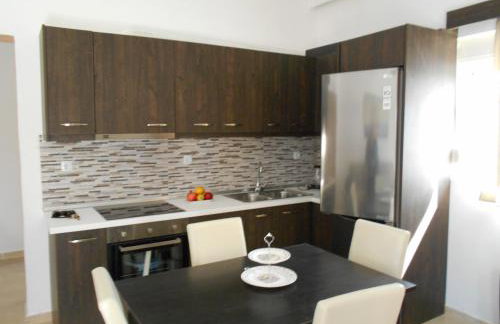 Village House - Photo 9