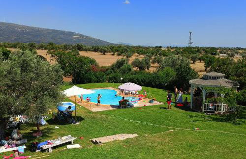 Farmhouse with pool minutes from beach - Photo 4