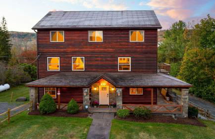 Mins to Hunter Mountain • Sleeps 36 • Pool Spa Games Bar Cozy Peaks Lodge by AvantStay - Foto 64