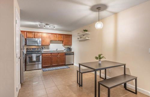 ConTemporary Stay in Central Peoria - Foto 9