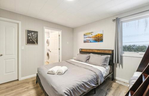 Beautiful Torch Lake House with Beach Access home - Foto 63