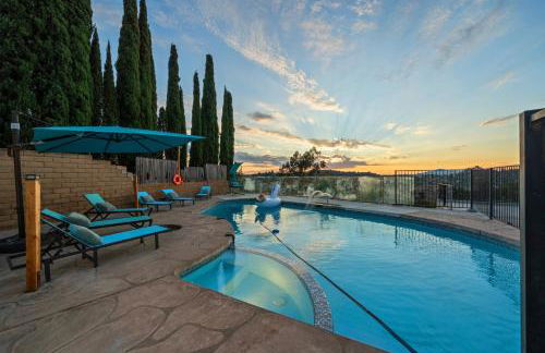 Entire Private Home with 4 Bedrooms 2 Bathrooms, Pool, View, 4 Parking, King Bed, Big Yard, Available Now - Foto 17