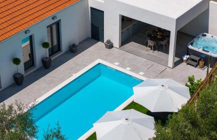 Apartment Gironi with Pool, Jacuzzi - Photo 7