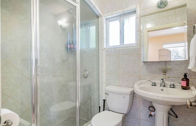 Monterey Park Retreat: Spectacular Views & Comfort - Foto 20