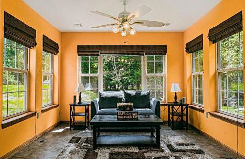 Gorgeous Cozy 5 Bedroom House with Hottub,Lake,Pool - Foto 17