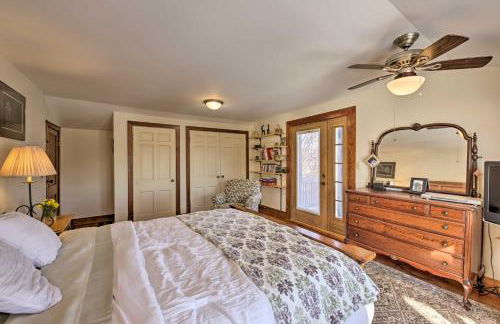 Quaint and Family-Friendly Watertown Farmhouse! - Foto 15