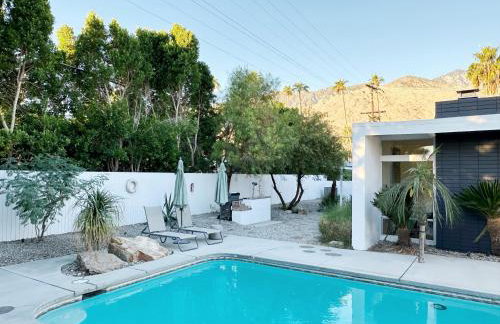 Retro Rendezvous Pool and Spa MidCentury Modern Home - Foto 46
