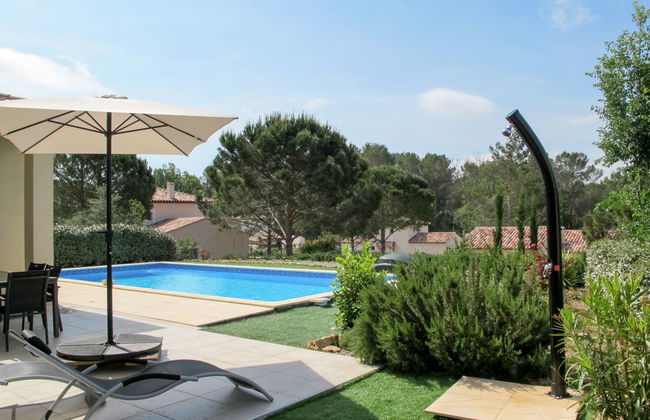 3 bedroom House in Bagnols-en-Forêt with private pool and garden - Photo 6