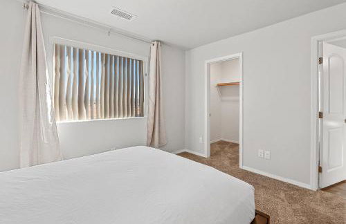 Beautiful Newly Built Home with Central AC - Foto 31